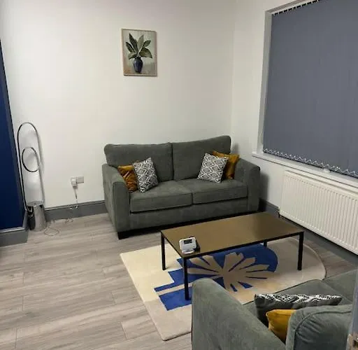 Nice House With Free Parking